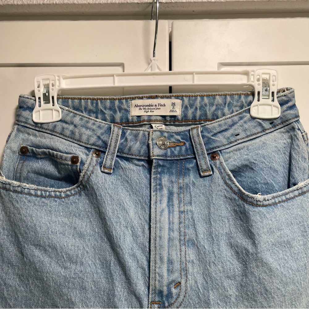 Abercrombie & Fitch Curve Love Ultra High Rise 90s Straight Jean Medium Wash - Picture 6 of 9